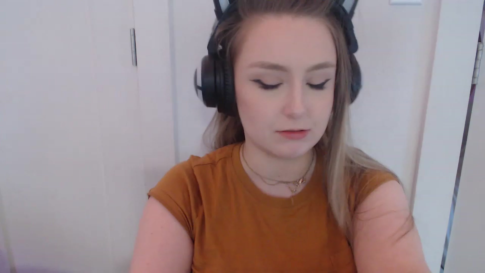 Gallery image thumbnail from LibbyxDoe's myfreecams stream on, 03/16/2023, 13:44 image 14 of 20