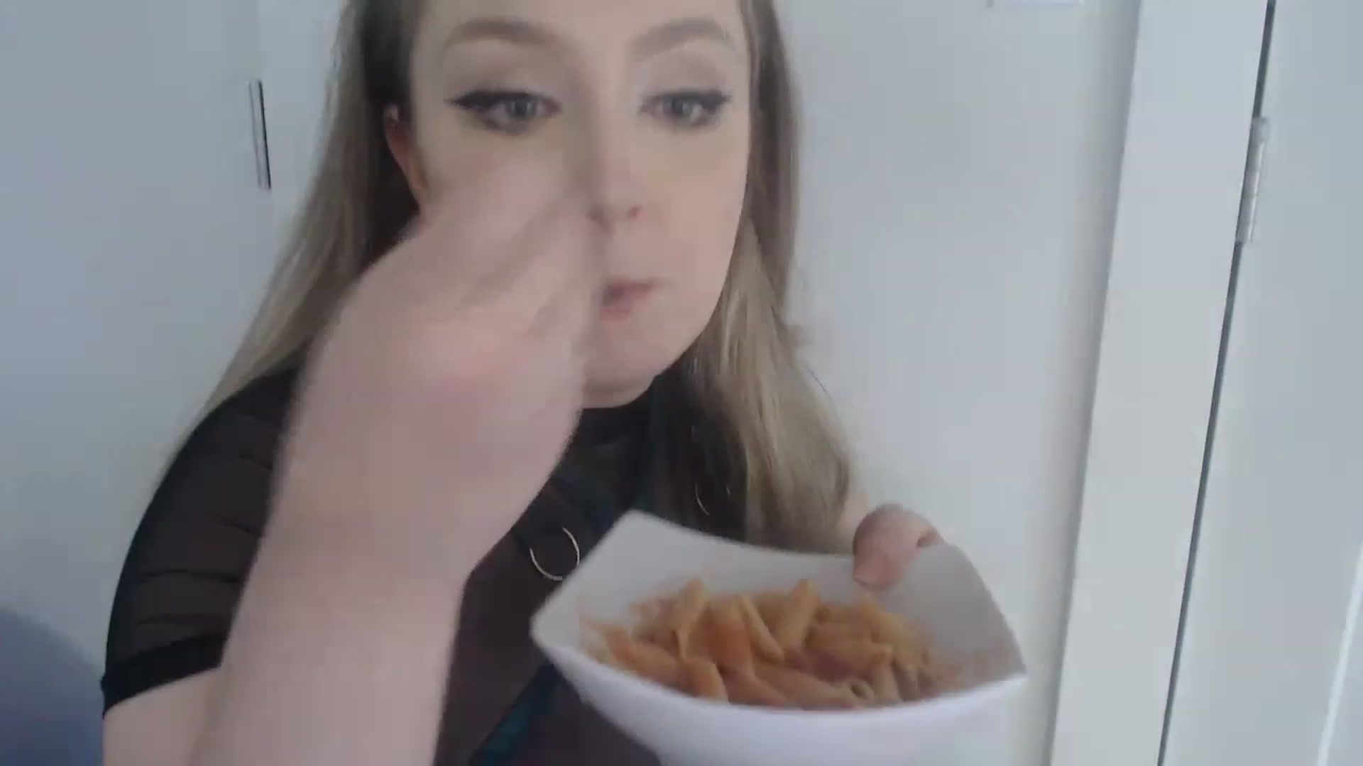 Gallery image thumbnail from LibbyxDoe's myfreecams stream on, 03/25/2023, 19:06 image 3 of 20