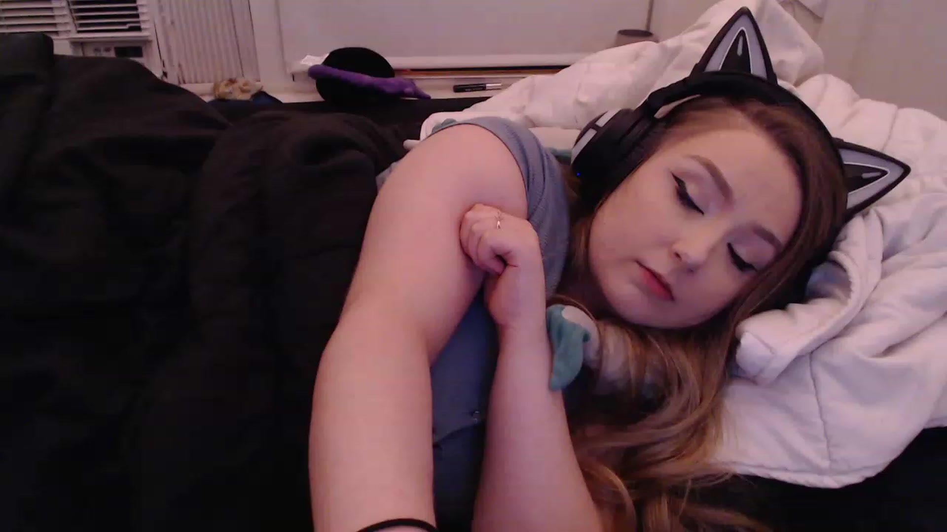 Gallery image thumbnail from LibbyxDoe's myfreecams stream on, 03/27/2023, 10:42 image 13 of 20