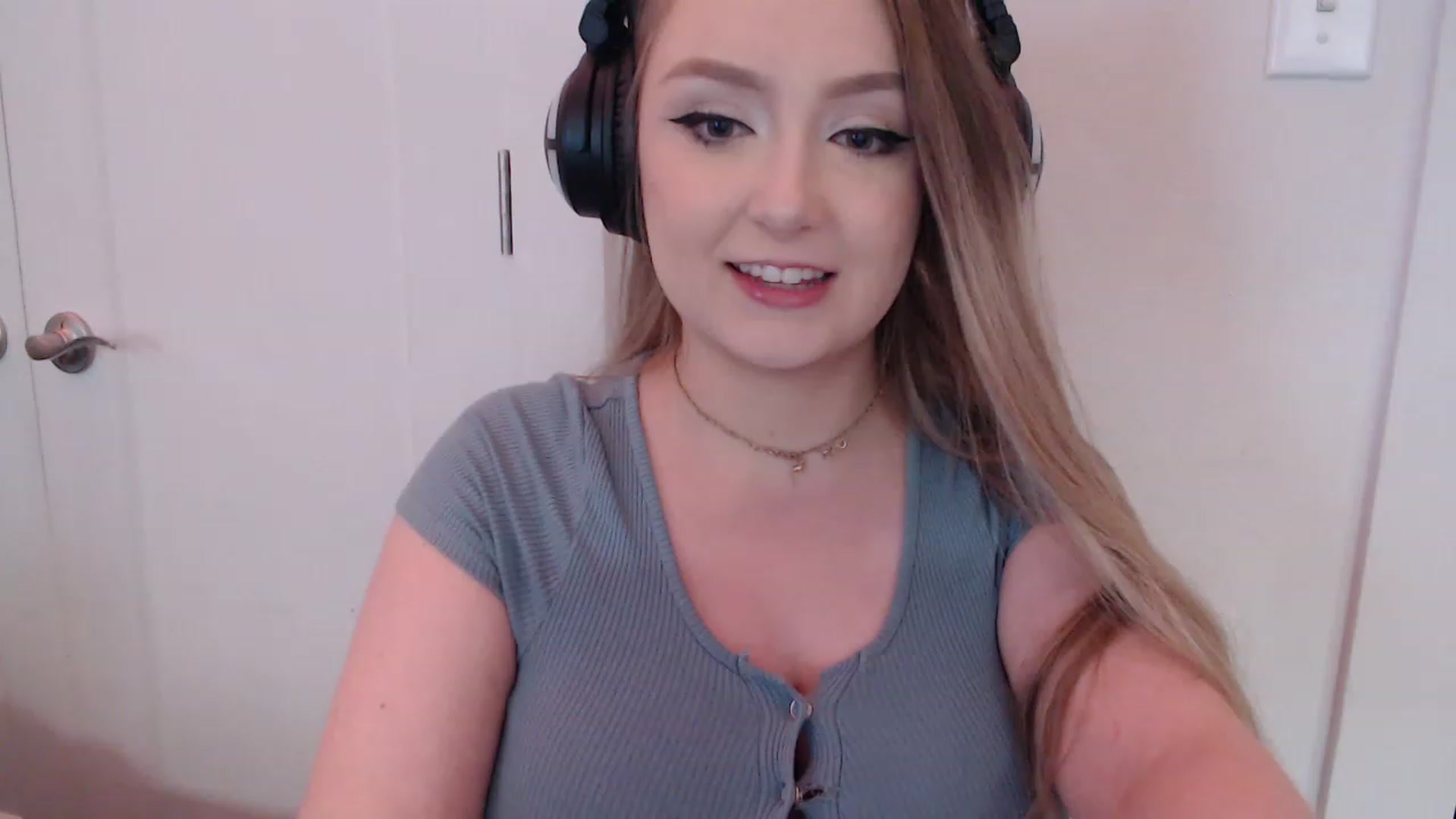 Gallery image thumbnail from LibbyxDoe's myfreecams stream on, 03/27/2023, 10:42 image 1 of 20