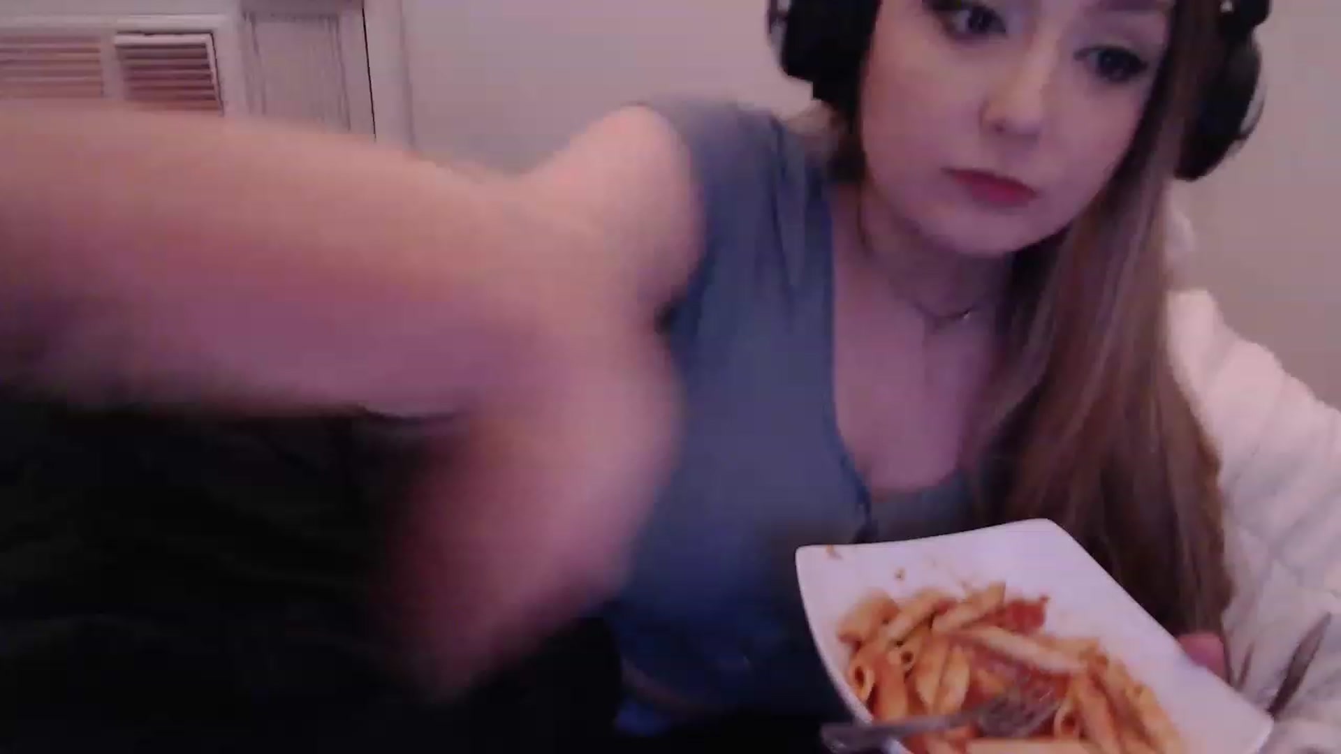 Gallery image thumbnail from LibbyxDoe's myfreecams stream on, 03/27/2023, 11:25 image 4 of 20