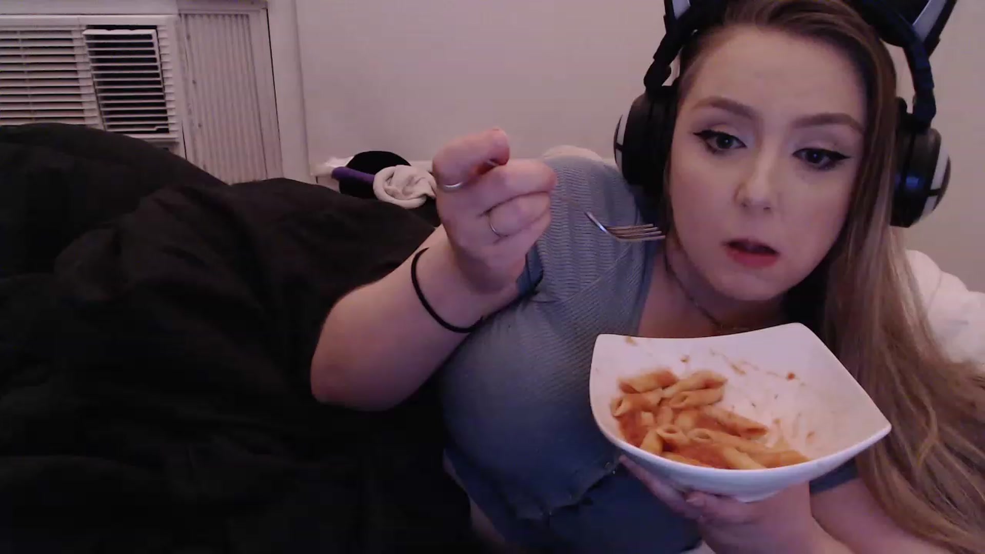 Gallery image thumbnail from LibbyxDoe's myfreecams stream on, 03/27/2023, 11:25 image 5 of 20