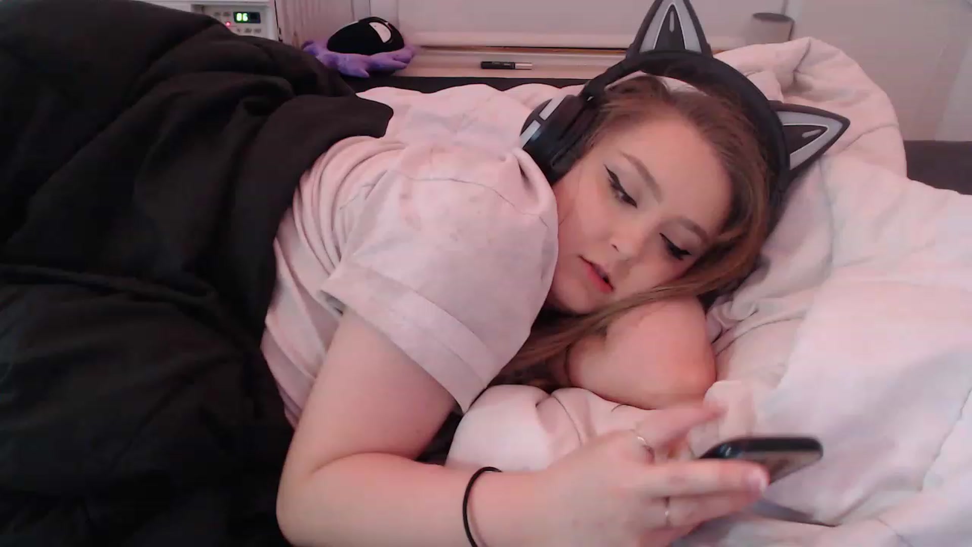 Gallery image thumbnail from LibbyxDoe's myfreecams stream on, 03/30/2023, 07:22 image 17 of 20