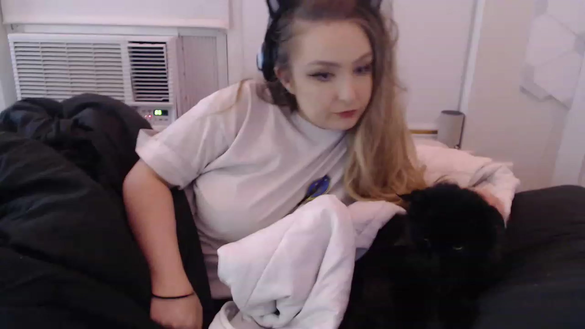 Gallery image thumbnail from LibbyxDoe's myfreecams stream on, 03/30/2023, 07:22 image 4 of 20