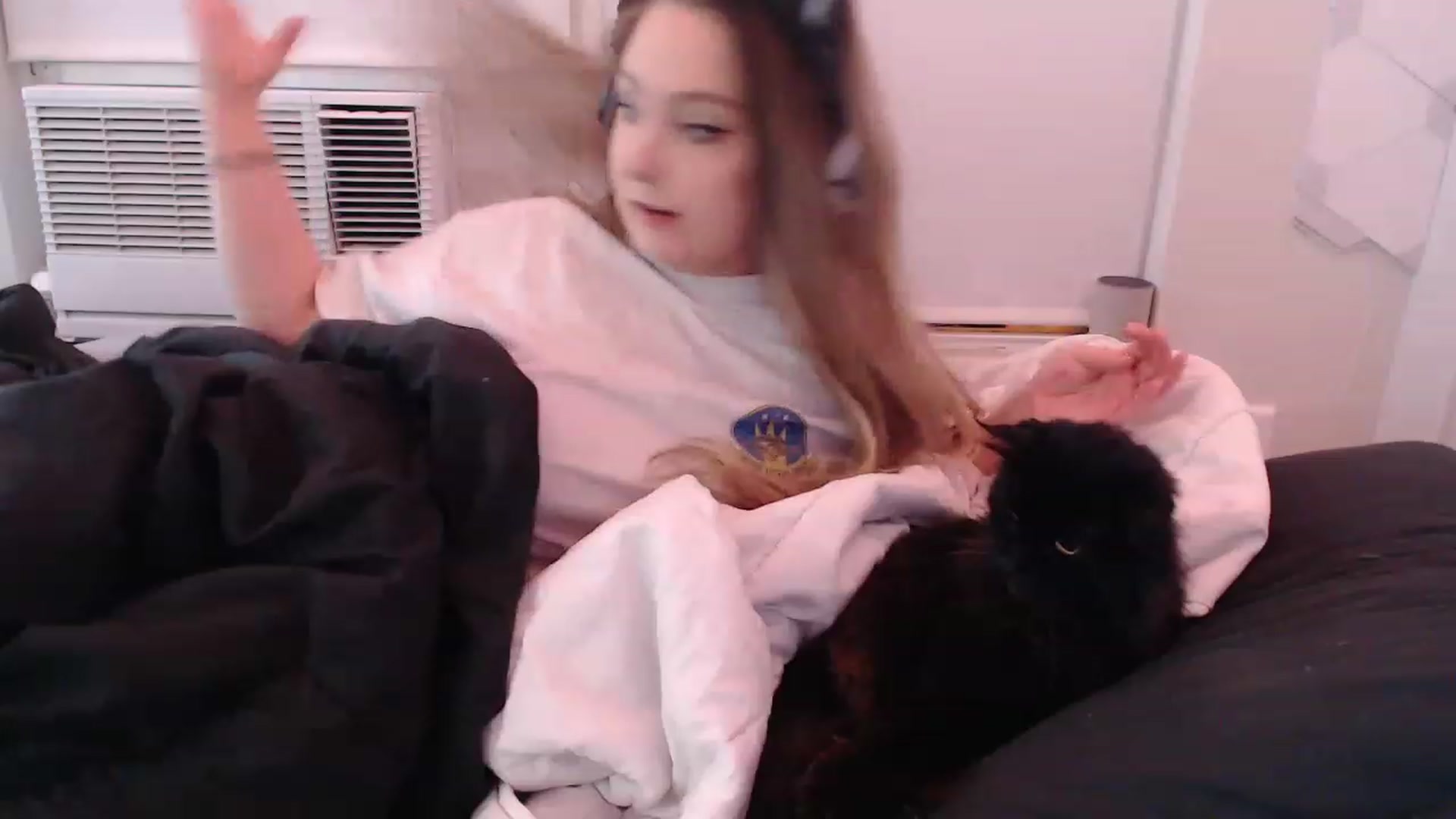 Gallery image thumbnail from LibbyxDoe's myfreecams stream on, 03/30/2023, 07:22 image 7 of 20