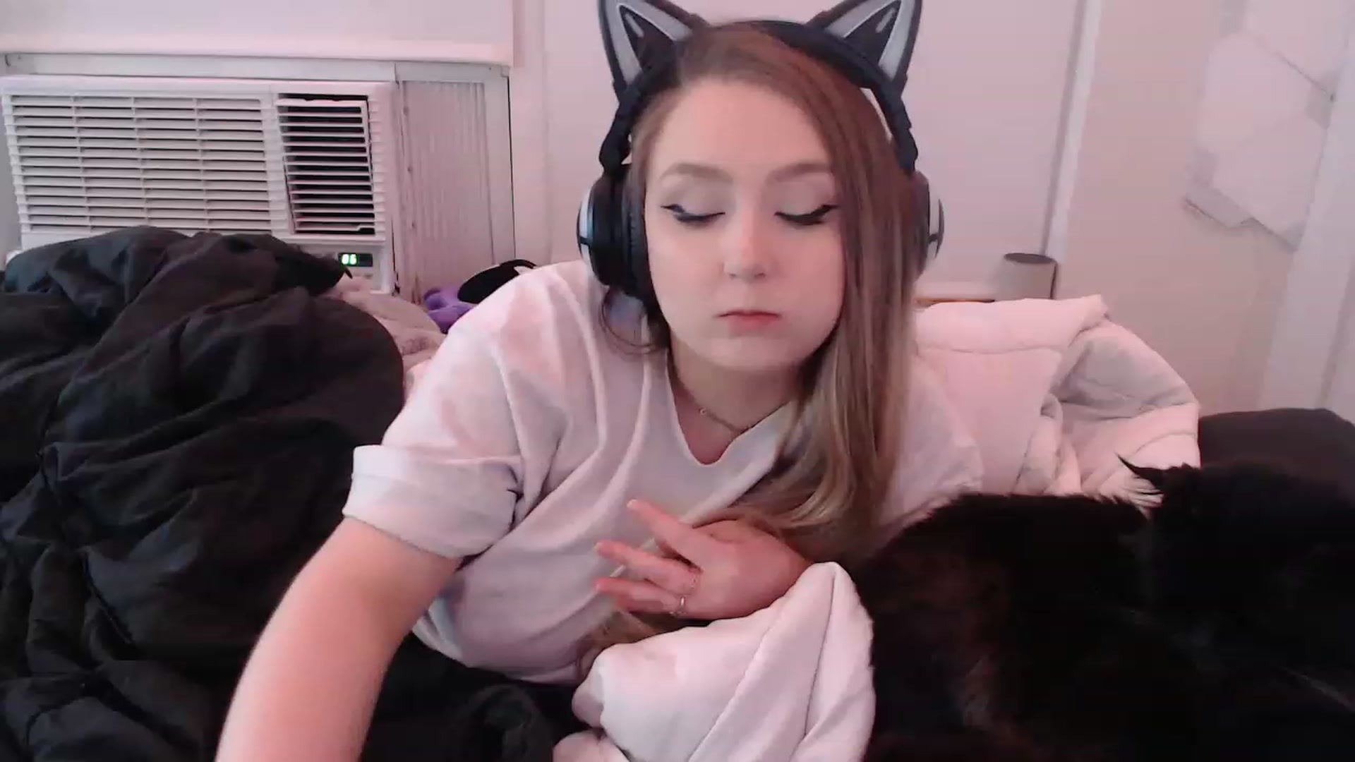 Gallery image thumbnail from LibbyxDoe's myfreecams stream on, 03/30/2023, 07:22 image 3 of 20