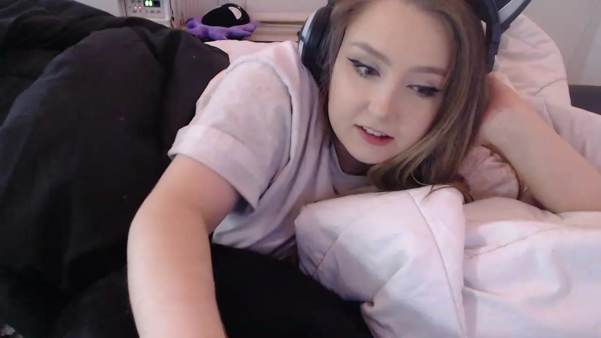Gallery image thumbnail from LibbyxDoe's myfreecams stream on, 03/30/2023, 07:22 image 9 of 20