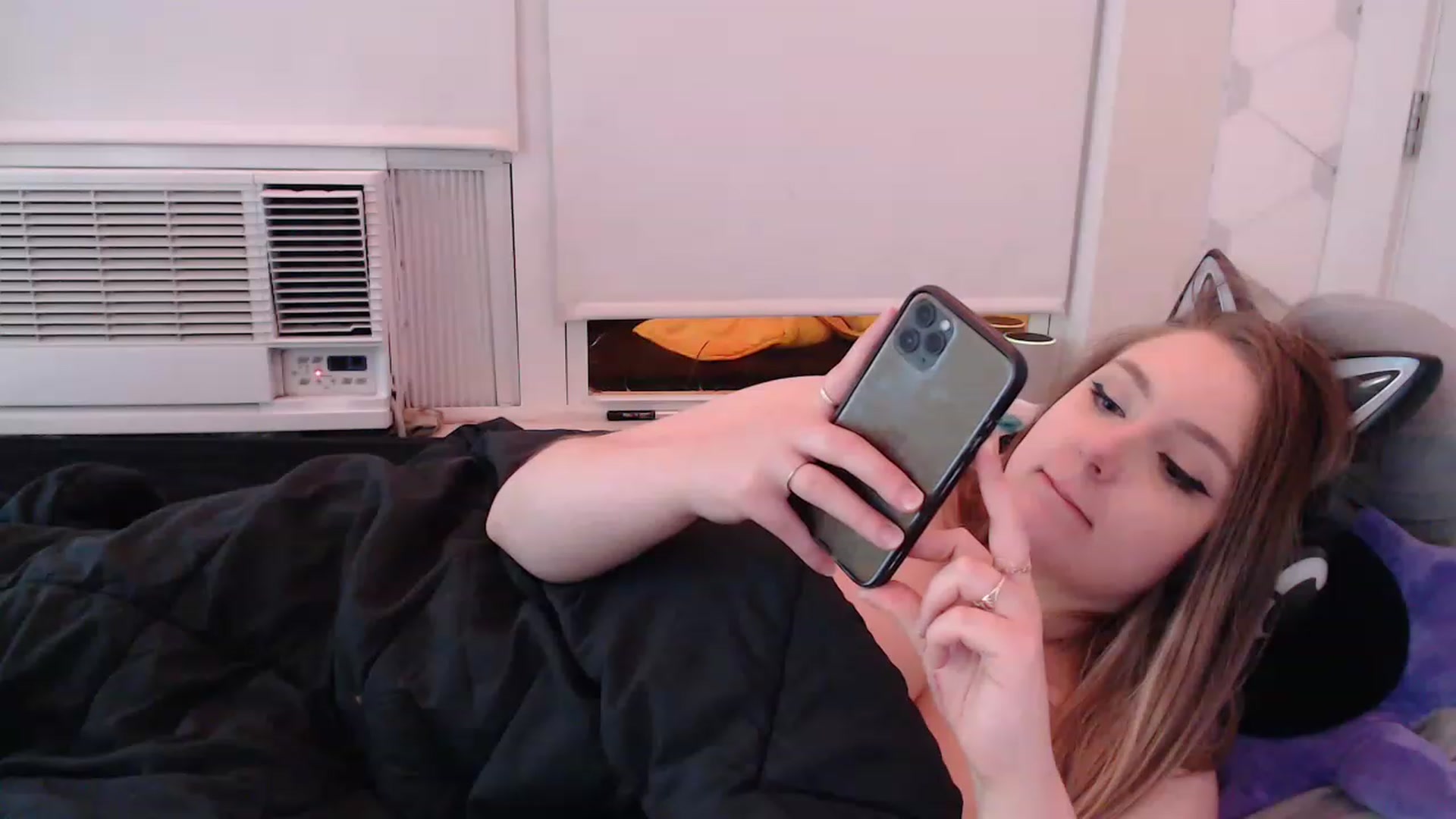 Gallery image thumbnail from LibbyxDoe's myfreecams stream on, 03/31/2023, 01:33 image 16 of 20