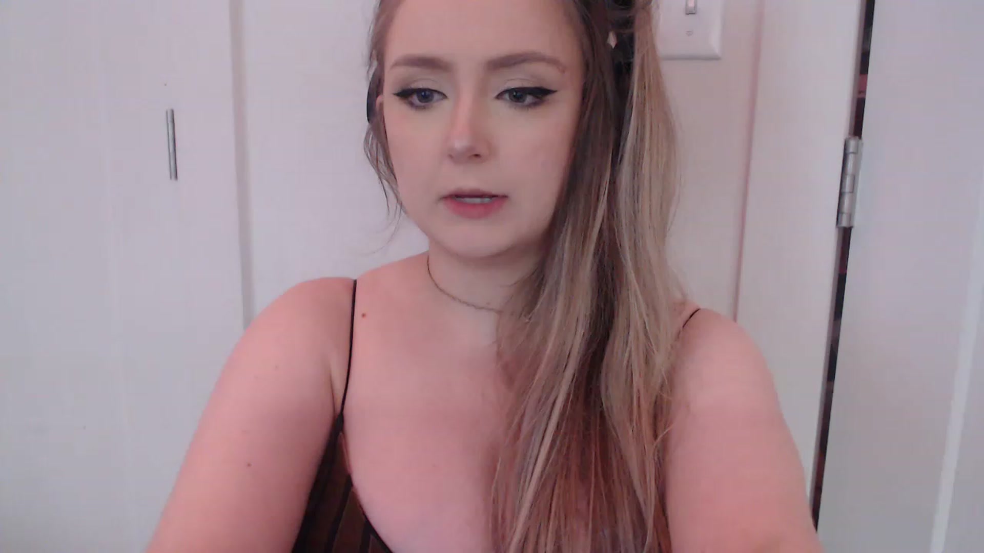 Gallery image thumbnail from LibbyxDoe's myfreecams stream on, 04/02/2023, 09:01 image 13 of 20