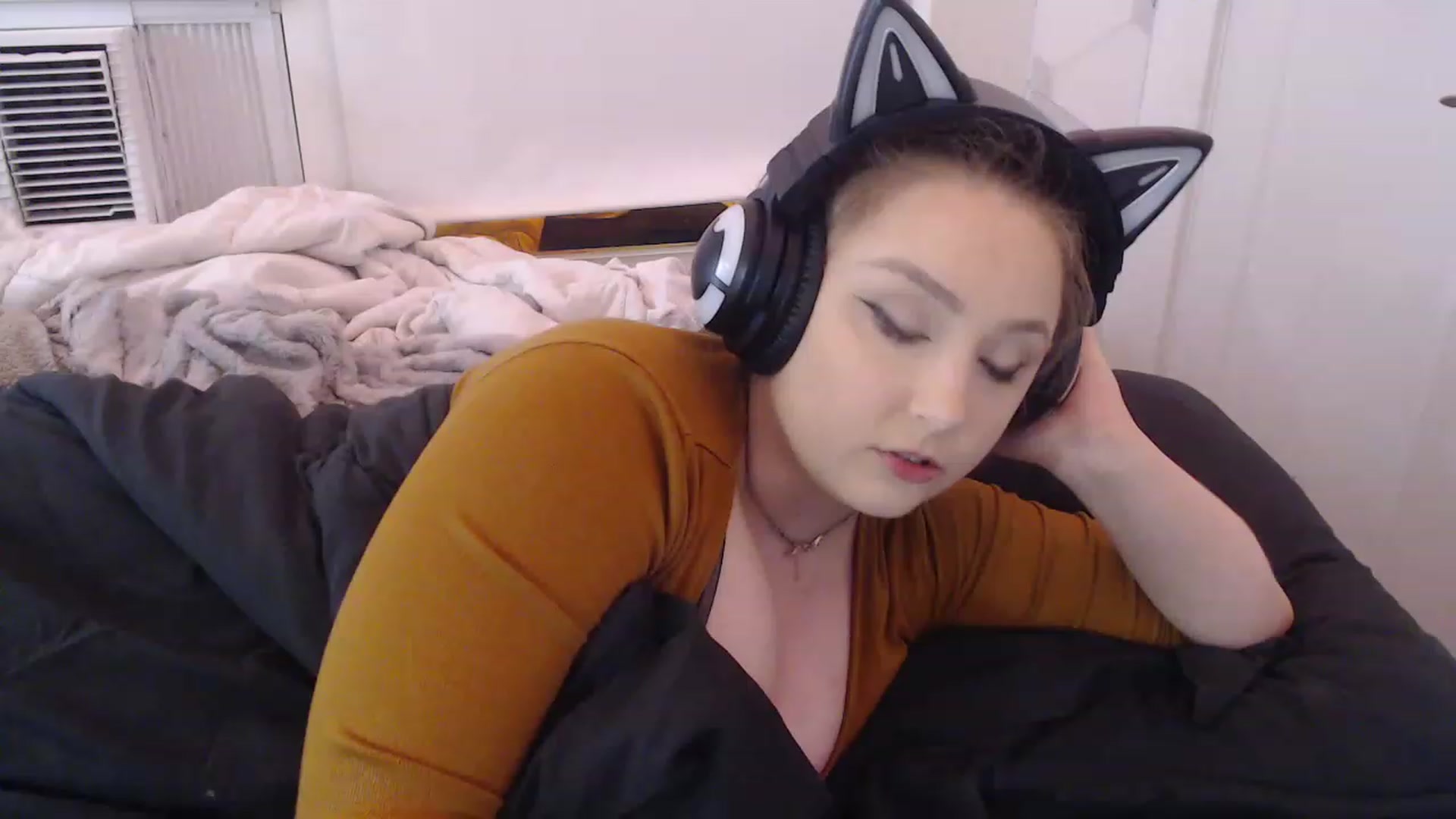 Gallery image thumbnail from LibbyxDoe's myfreecams stream on, 04/03/2023, 08:03 image 1 of 20