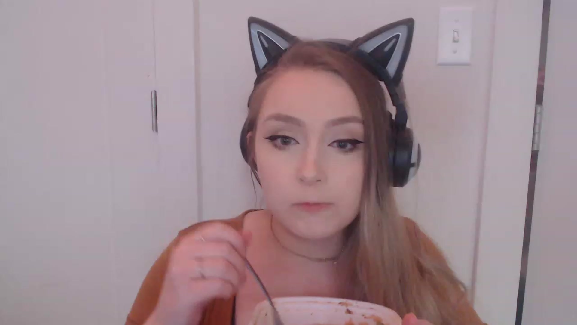 Gallery image thumbnail from LibbyxDoe's myfreecams stream on, 04/03/2023, 08:03 image 15 of 20