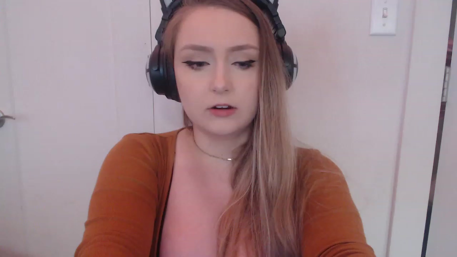 Gallery image thumbnail from LibbyxDoe's myfreecams stream on, 04/03/2023, 11:47 image 1 of 20