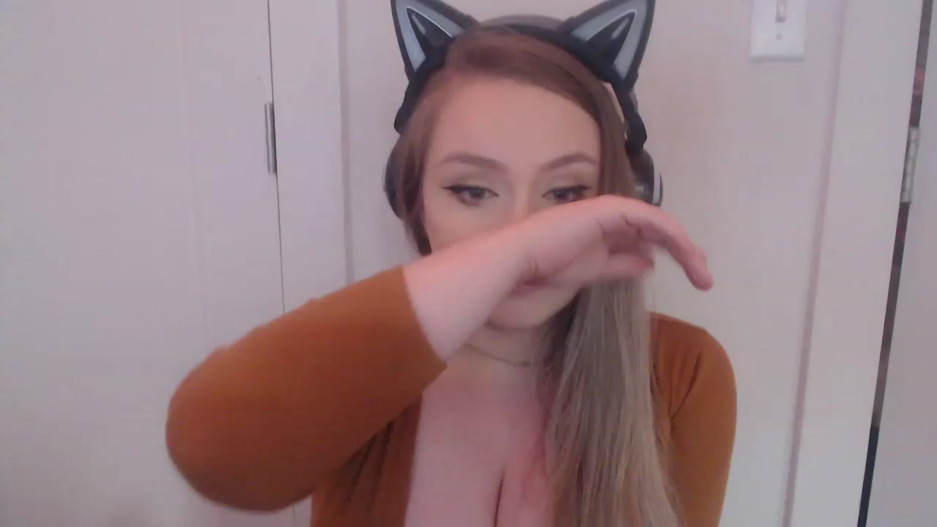 Gallery image thumbnail from LibbyxDoe's myfreecams stream on, 04/03/2023, 11:47 image 2 of 20