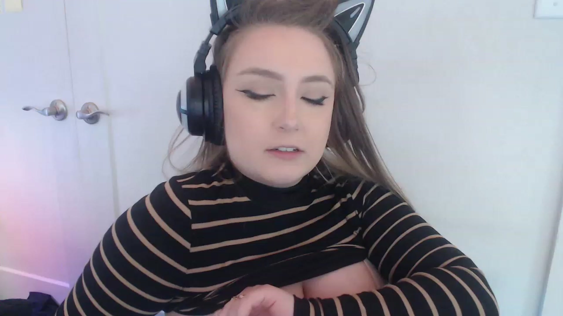 Gallery image thumbnail from LibbyxDoe's myfreecams stream on, 04/05/2023, 14:45 image 8 of 20