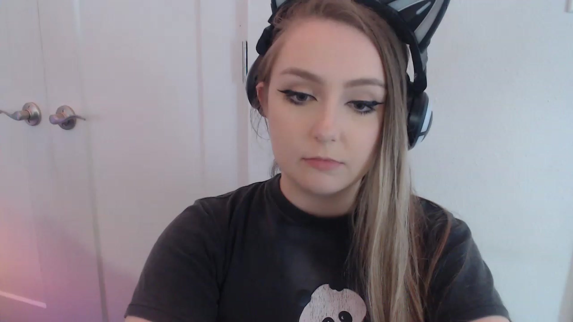 Gallery image thumbnail from LibbyxDoe's myfreecams stream on, 04/06/2023, 12:54 image 16 of 20