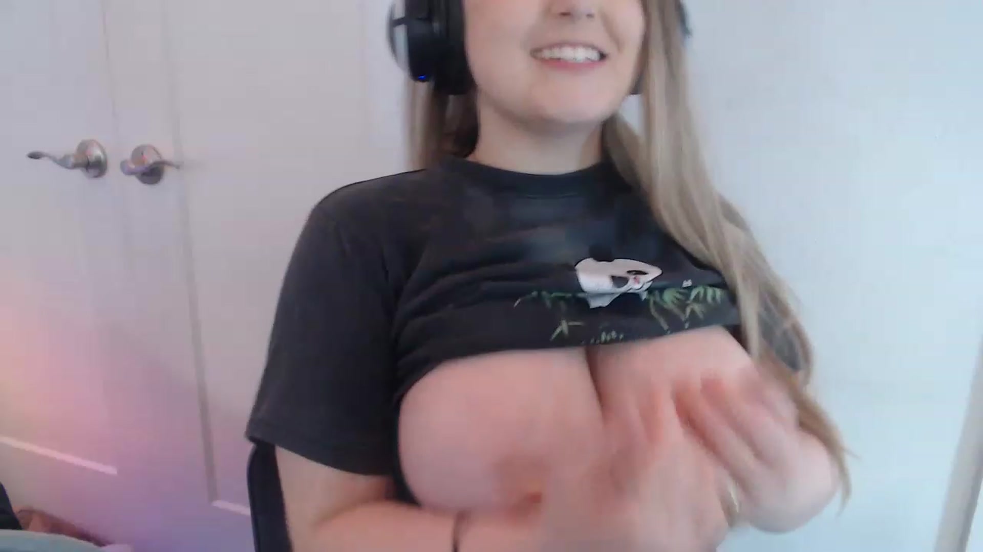 Gallery image thumbnail from LibbyxDoe's myfreecams stream on, 04/06/2023, 12:54 image 18 of 20