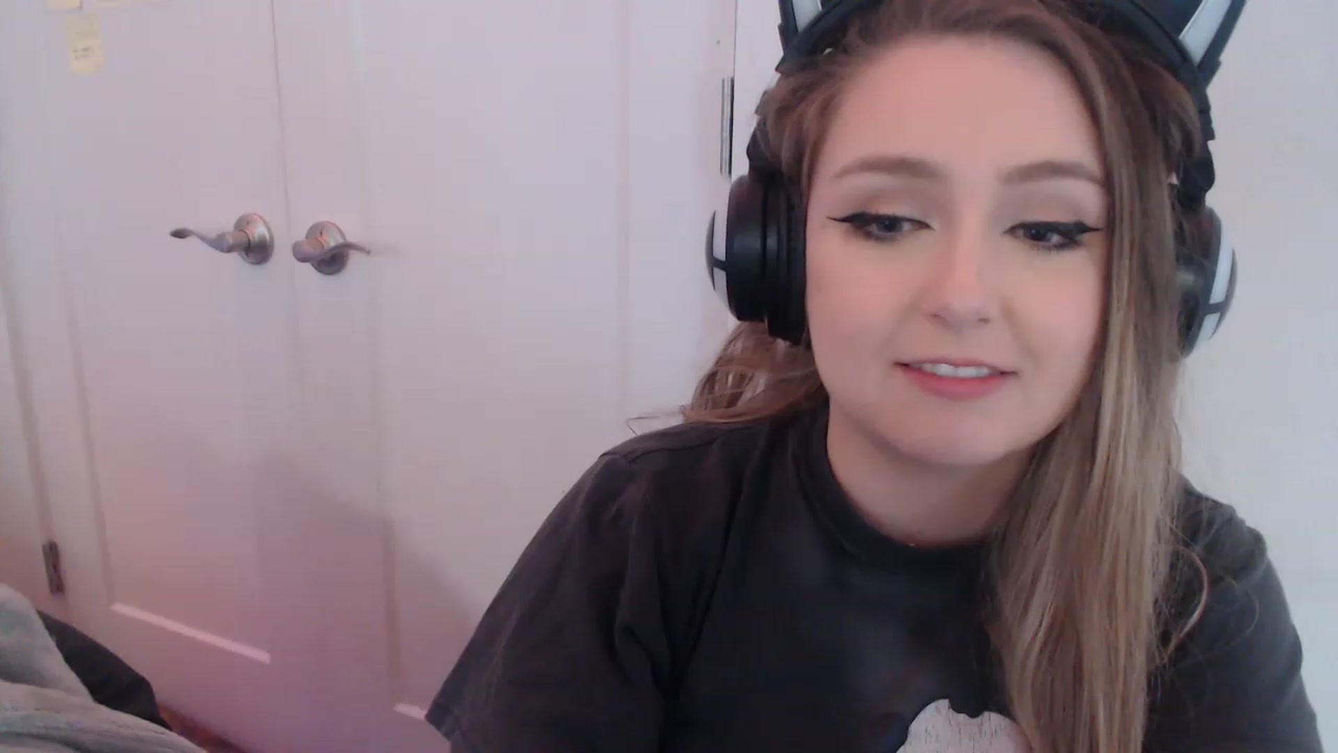 Gallery image thumbnail from LibbyxDoe's myfreecams stream on, 04/06/2023, 12:54 image 11 of 20