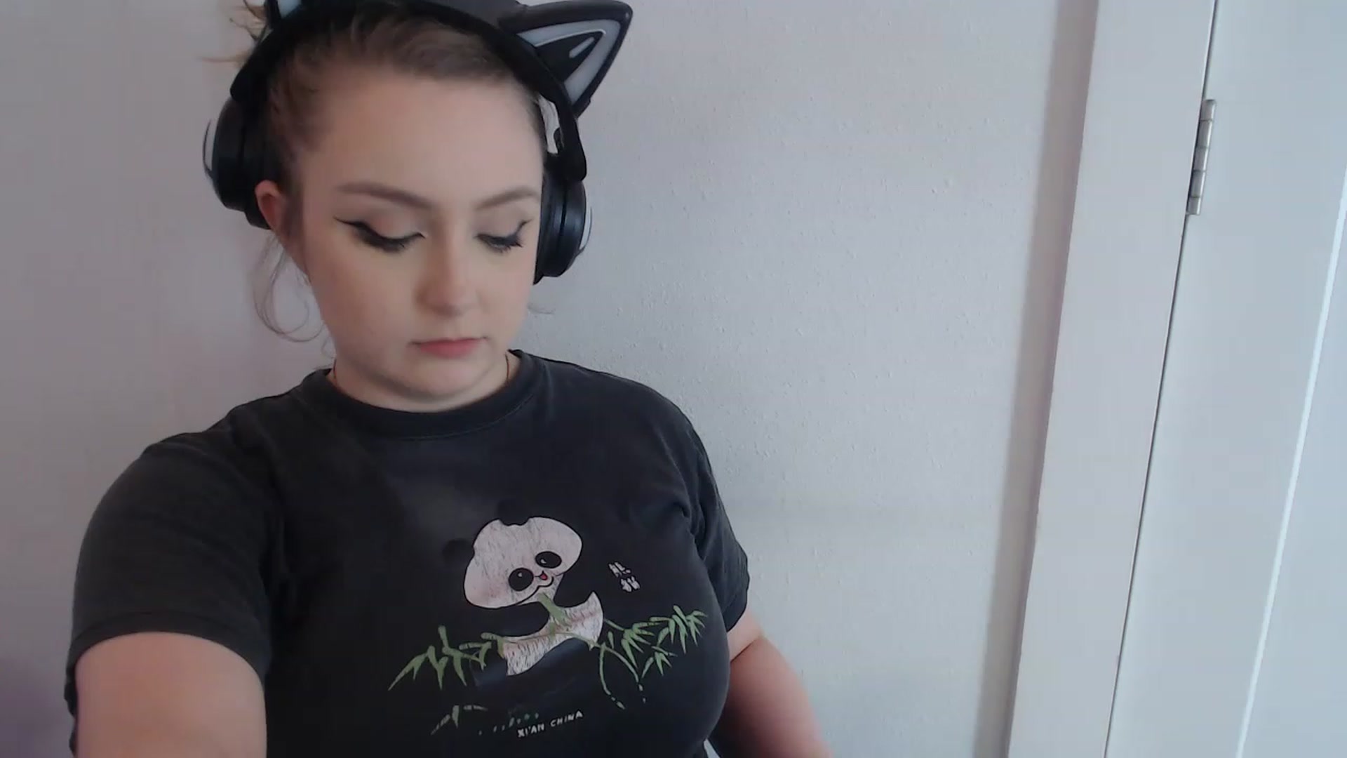 Gallery image thumbnail from LibbyxDoe's myfreecams stream on, 04/06/2023, 13:53 image 9 of 20