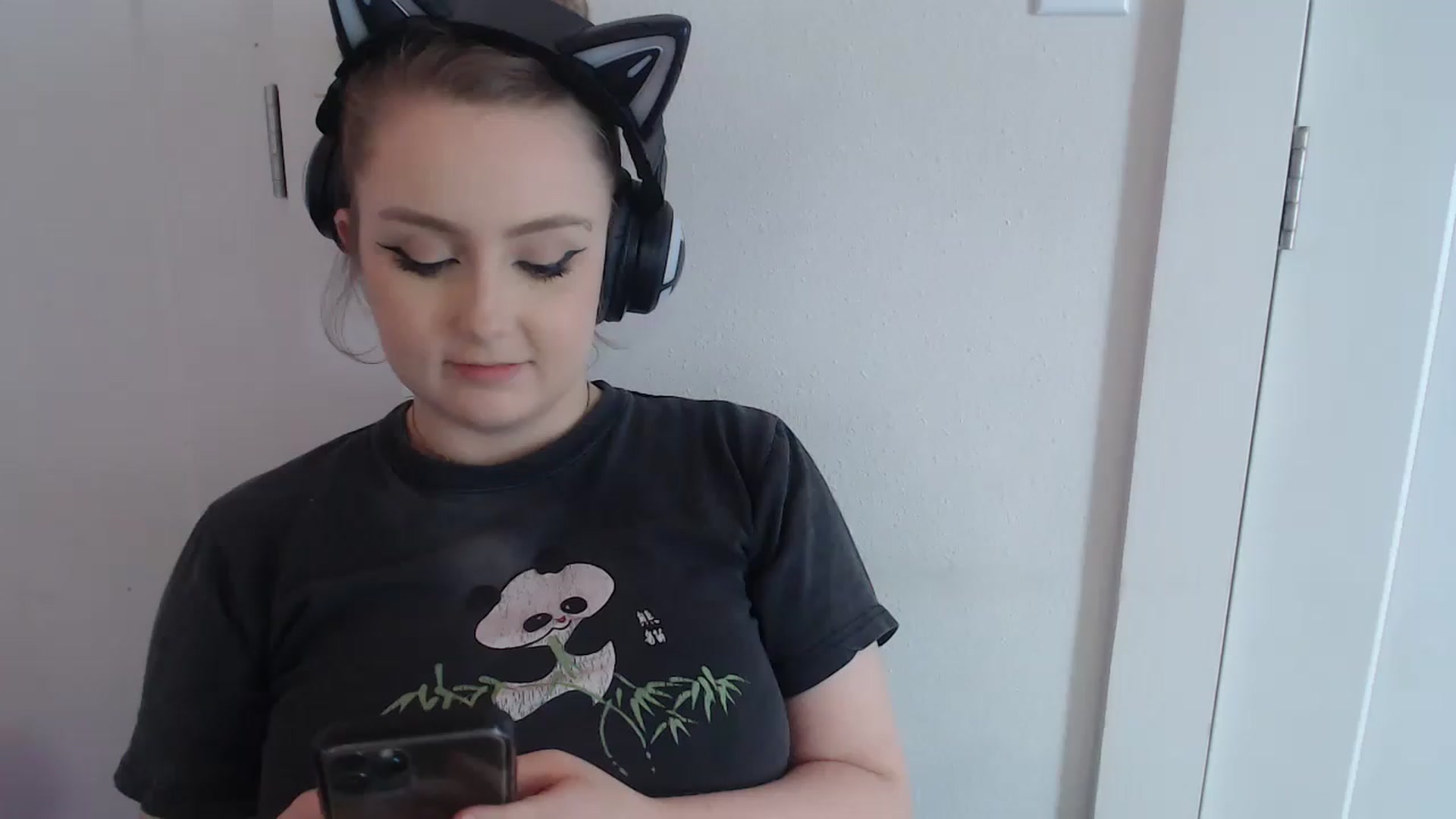 Gallery image thumbnail from LibbyxDoe's myfreecams stream on, 04/06/2023, 13:53 image 13 of 20