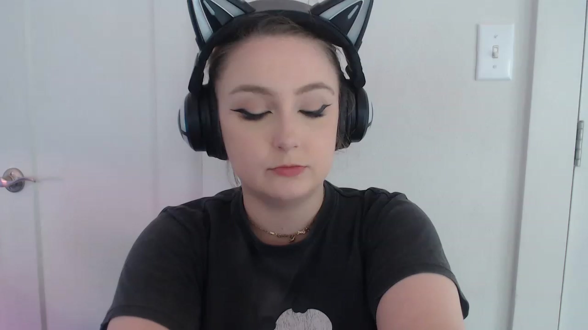 Gallery image thumbnail from LibbyxDoe's myfreecams stream on, 04/06/2023, 15:21 image 14 of 20