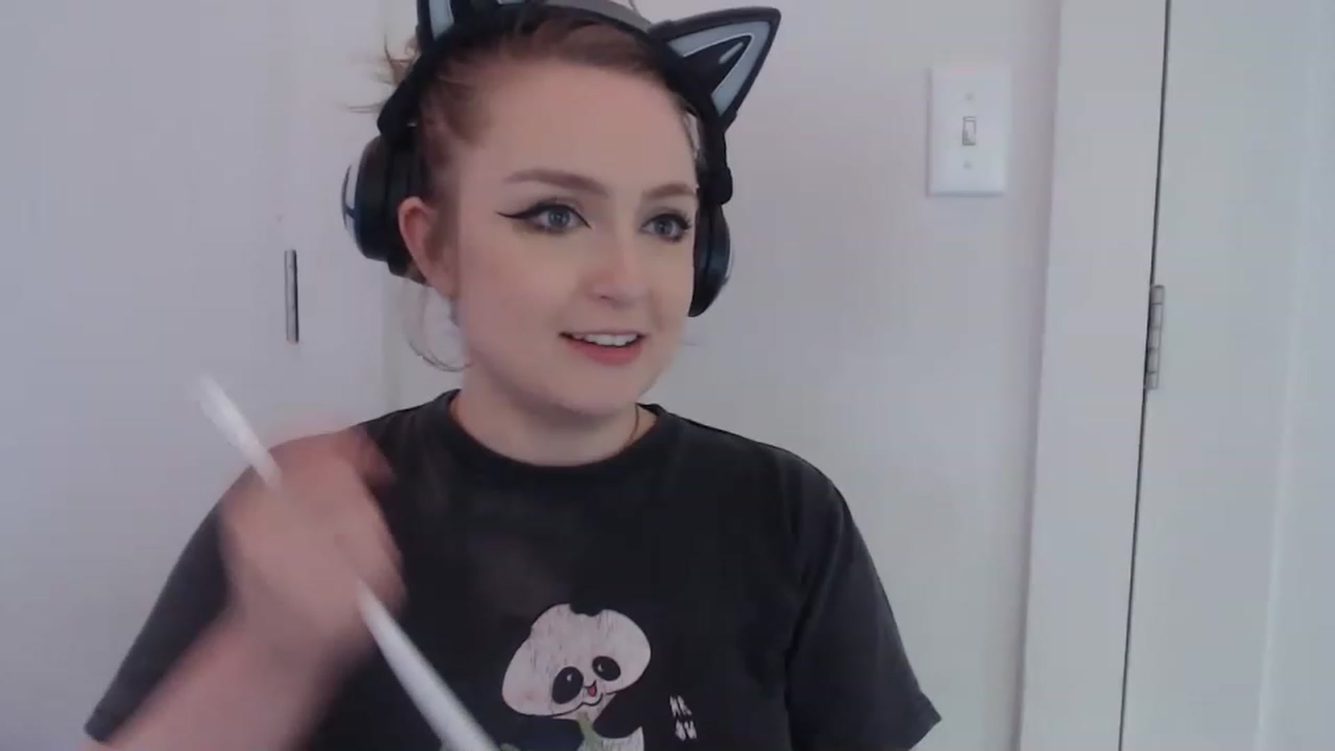Gallery image thumbnail from LibbyxDoe's myfreecams stream on, 04/06/2023, 15:21 image 1 of 20