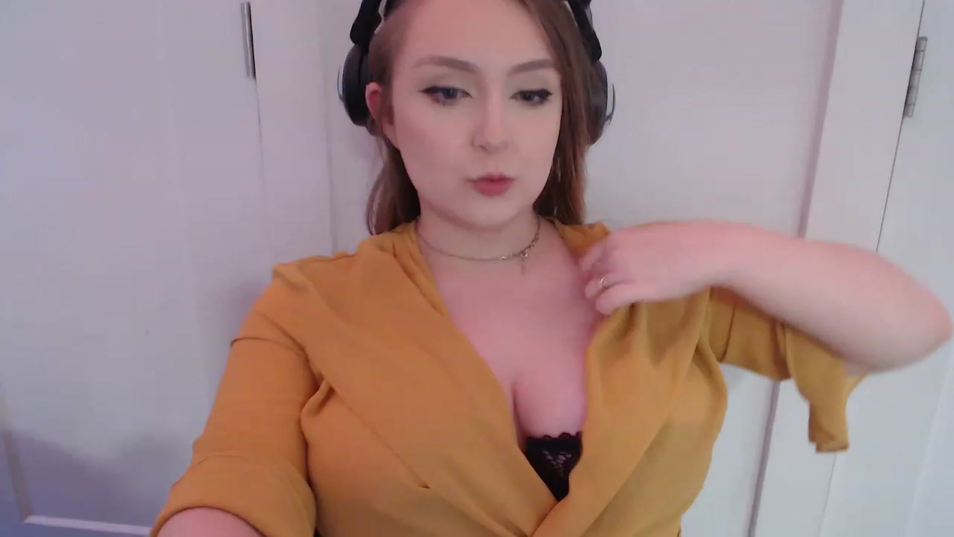 Gallery image thumbnail from LibbyxDoe's myfreecams stream on, 04/07/2023, 16:45 image 2 of 20
