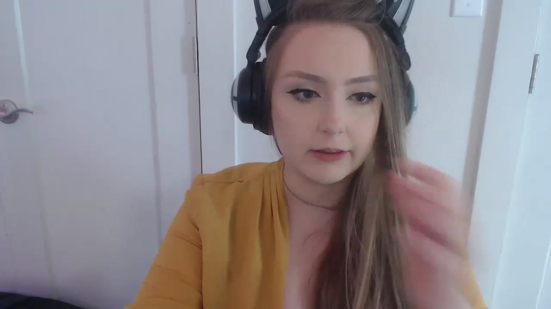 Gallery image thumbnail from LibbyxDoe's myfreecams stream on, 04/07/2023, 19:37 image 17 of 20