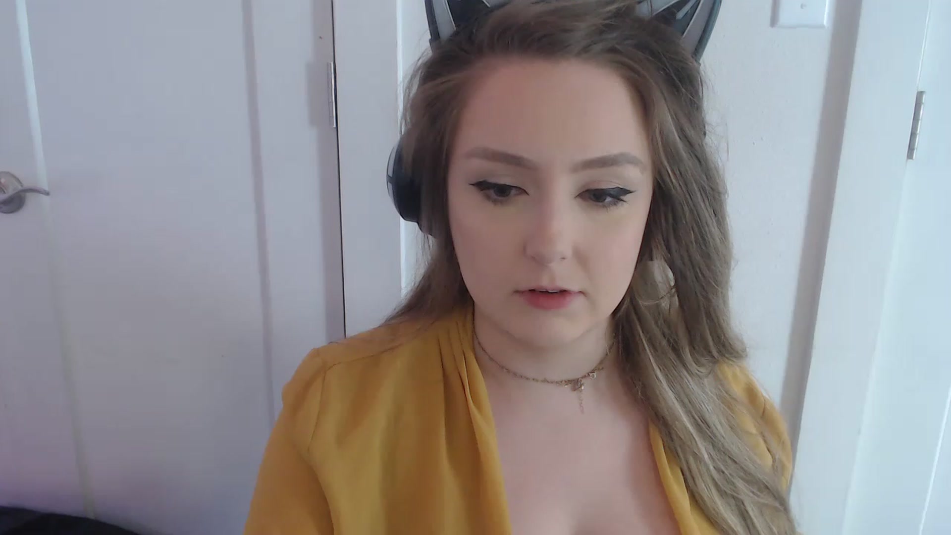 Gallery image thumbnail from LibbyxDoe's myfreecams stream on, 04/07/2023, 19:37 image 14 of 20