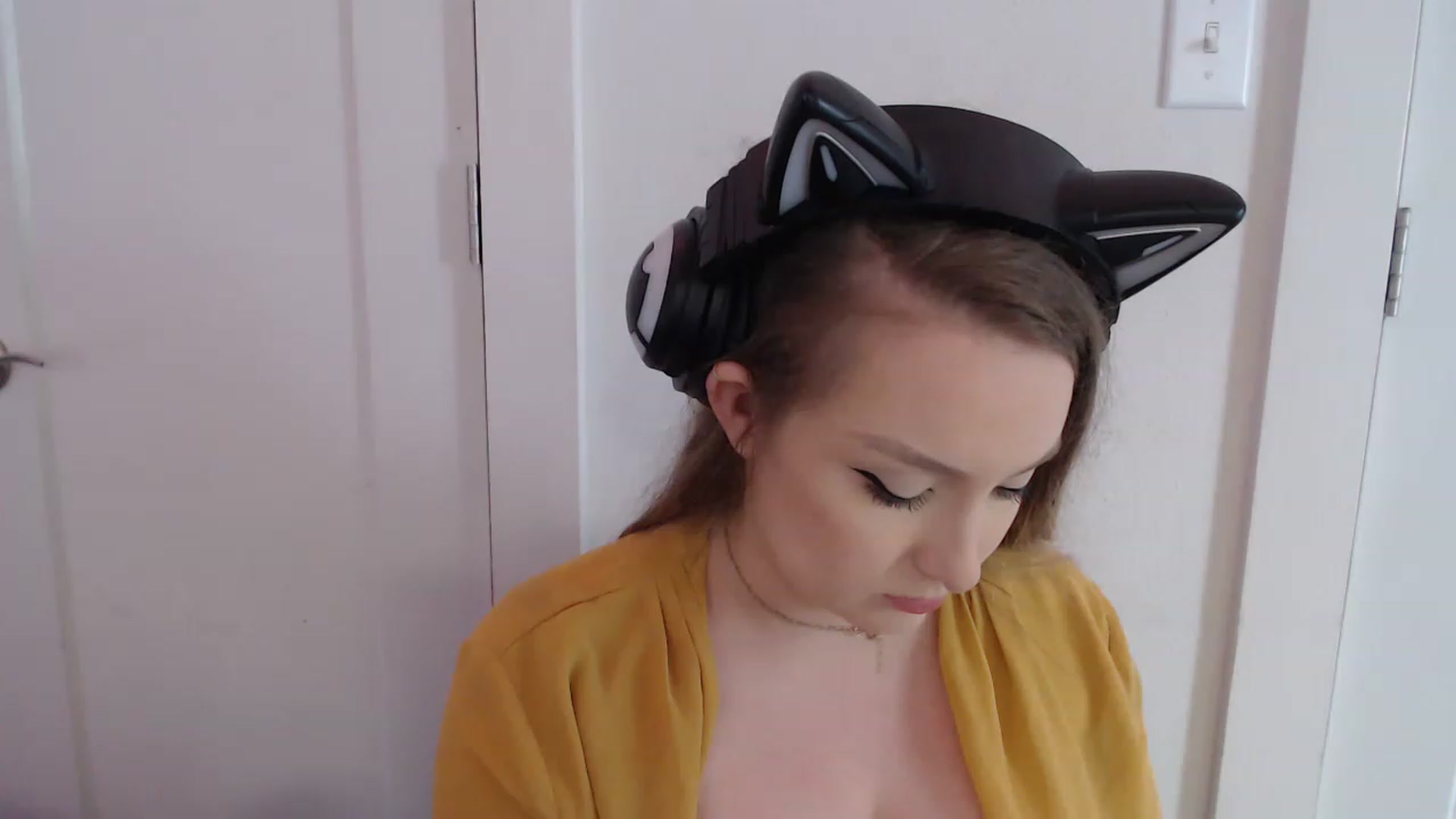 Gallery image thumbnail from LibbyxDoe's myfreecams stream on, 04/07/2023, 19:37 image 7 of 20