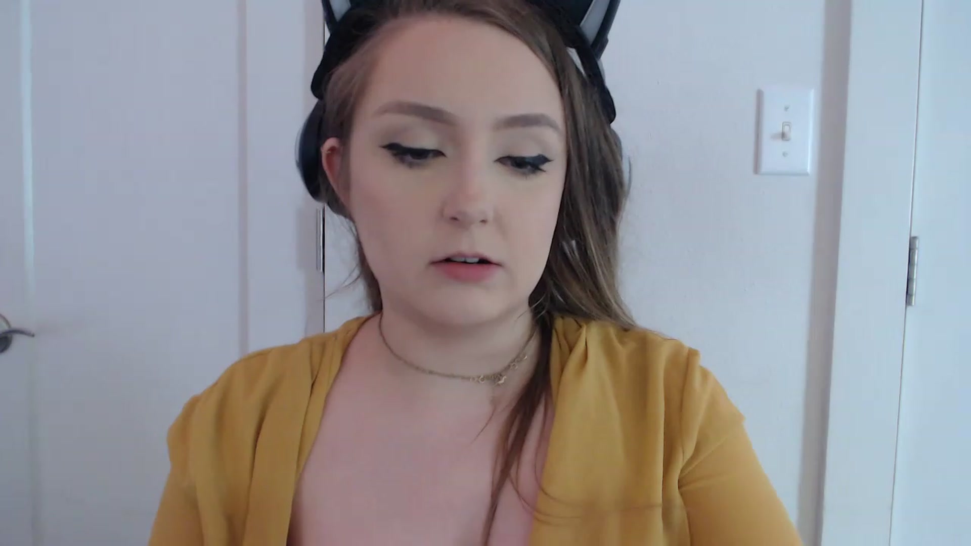 Gallery image thumbnail from LibbyxDoe's myfreecams stream on, 04/07/2023, 19:37 image 5 of 20