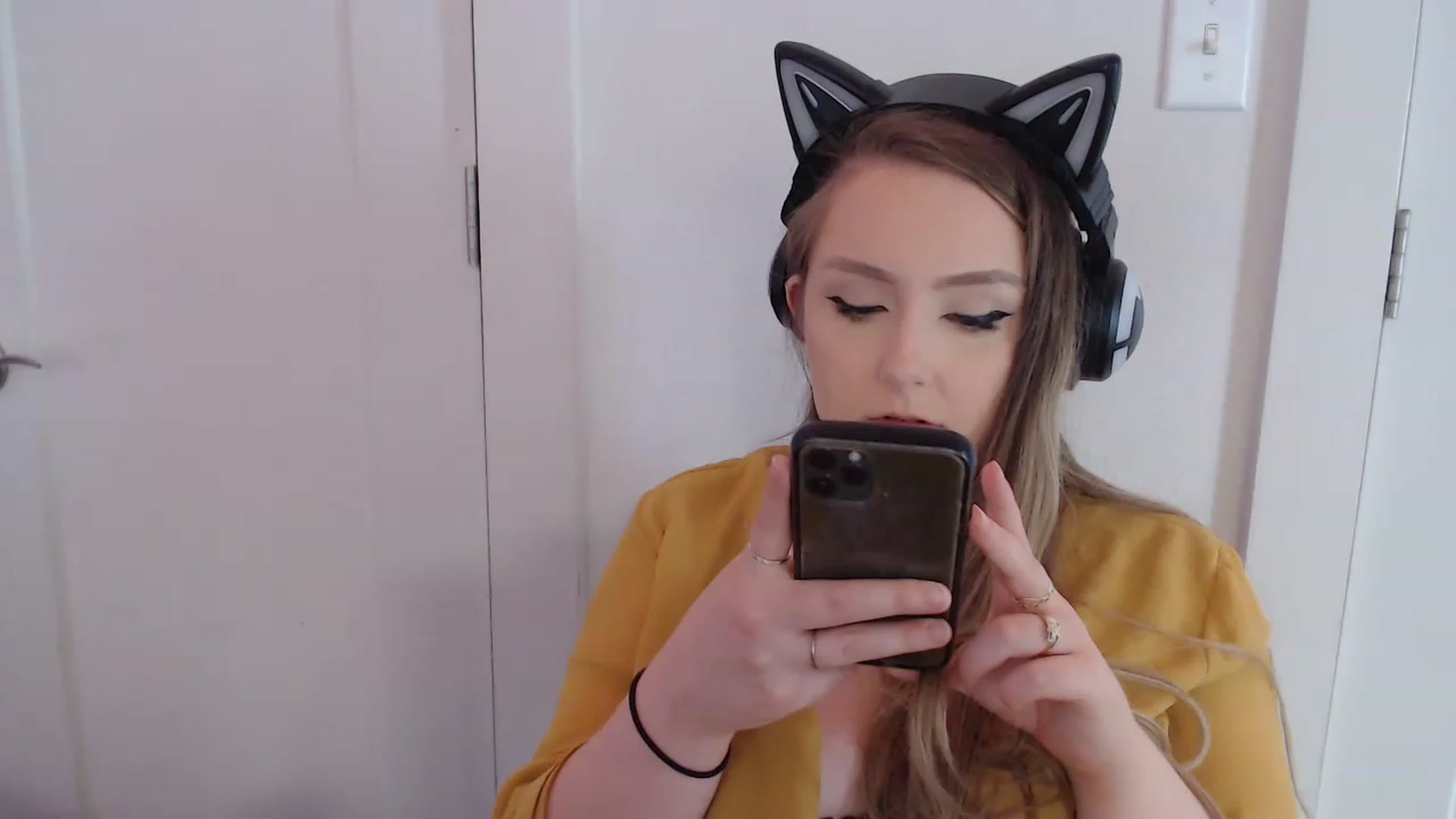 Gallery image thumbnail from LibbyxDoe's myfreecams stream on, 04/07/2023, 19:37 image 1 of 20