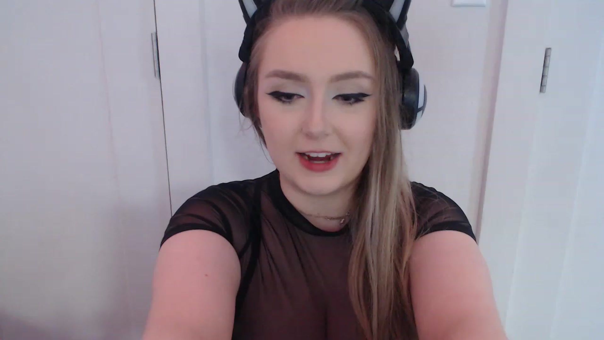 Gallery image thumbnail from LibbyxDoe's myfreecams stream on, 04/15/2023, 13:15 image 15 of 20