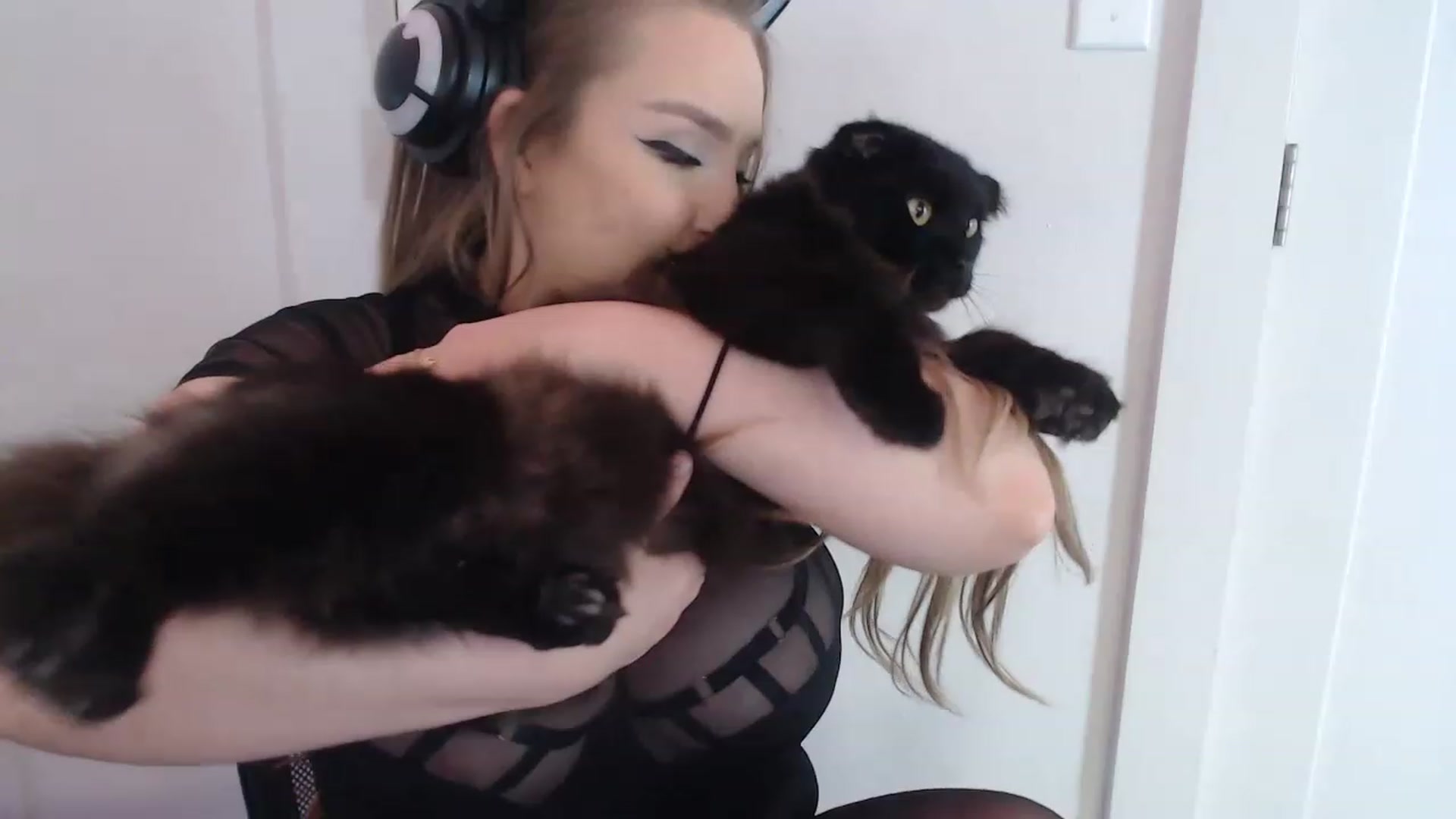 Gallery image thumbnail from LibbyxDoe's myfreecams stream on, 04/15/2023, 16:24 image 5 of 20