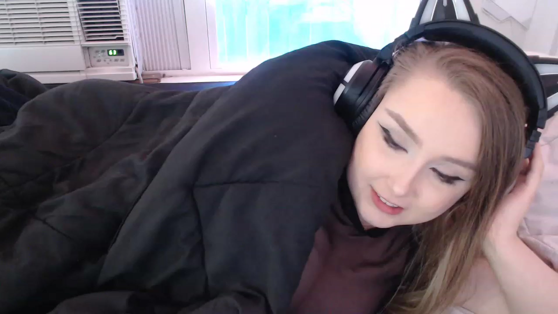 Gallery image thumbnail from LibbyxDoe's myfreecams stream on, 04/15/2023, 17:21 image 13 of 20