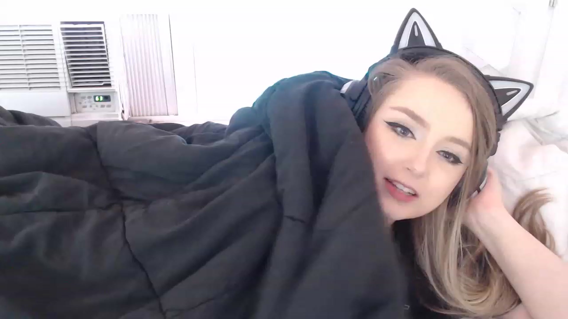Gallery image thumbnail from LibbyxDoe's myfreecams stream on, 04/15/2023, 17:21 image 3 of 20