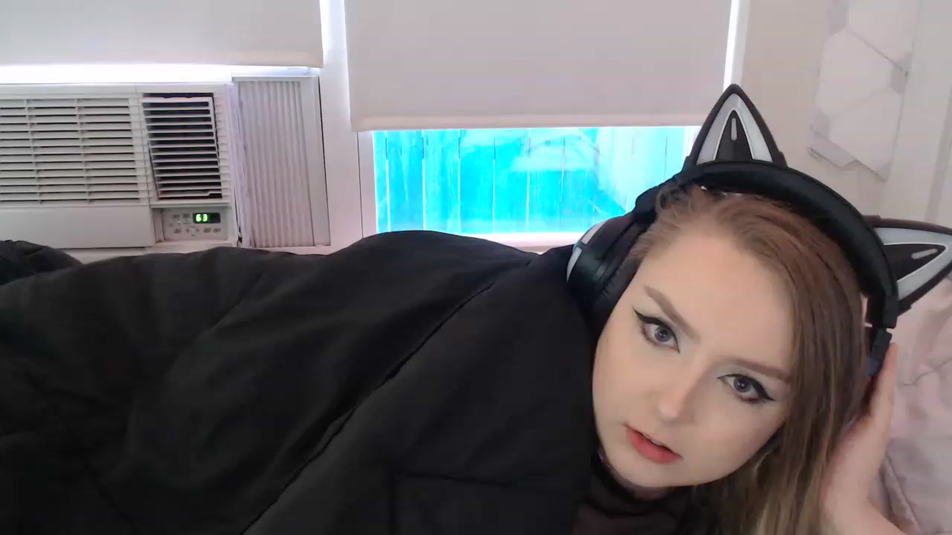 Gallery image thumbnail from LibbyxDoe's myfreecams stream on, 04/15/2023, 17:21 image 12 of 20