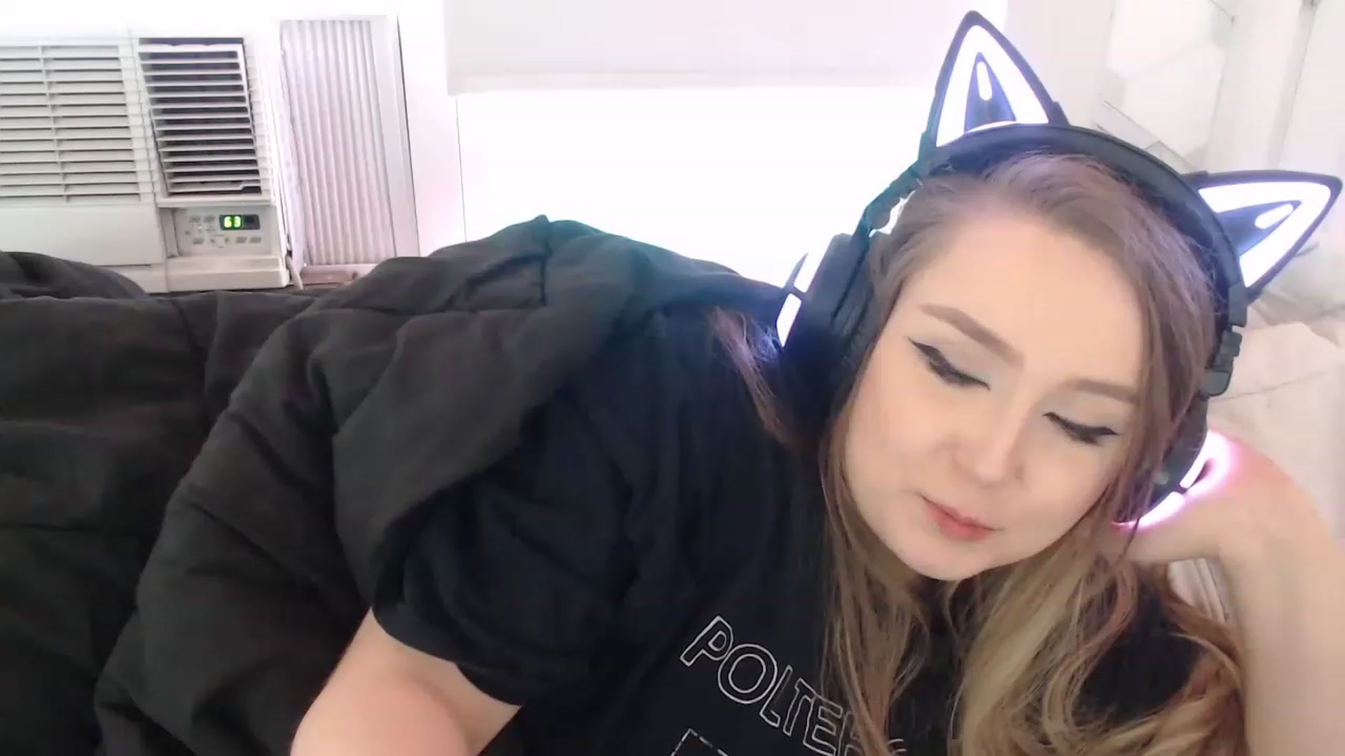 Gallery image thumbnail from LibbyxDoe's myfreecams stream on, 04/15/2023, 17:21 image 5 of 20