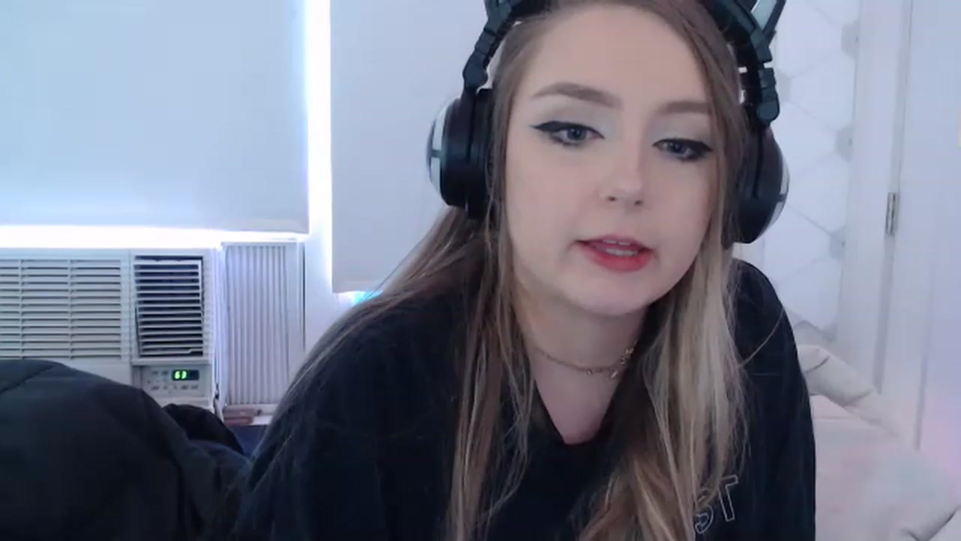 Gallery image thumbnail from LibbyxDoe's myfreecams stream on, 04/15/2023, 17:21 image 1 of 20
