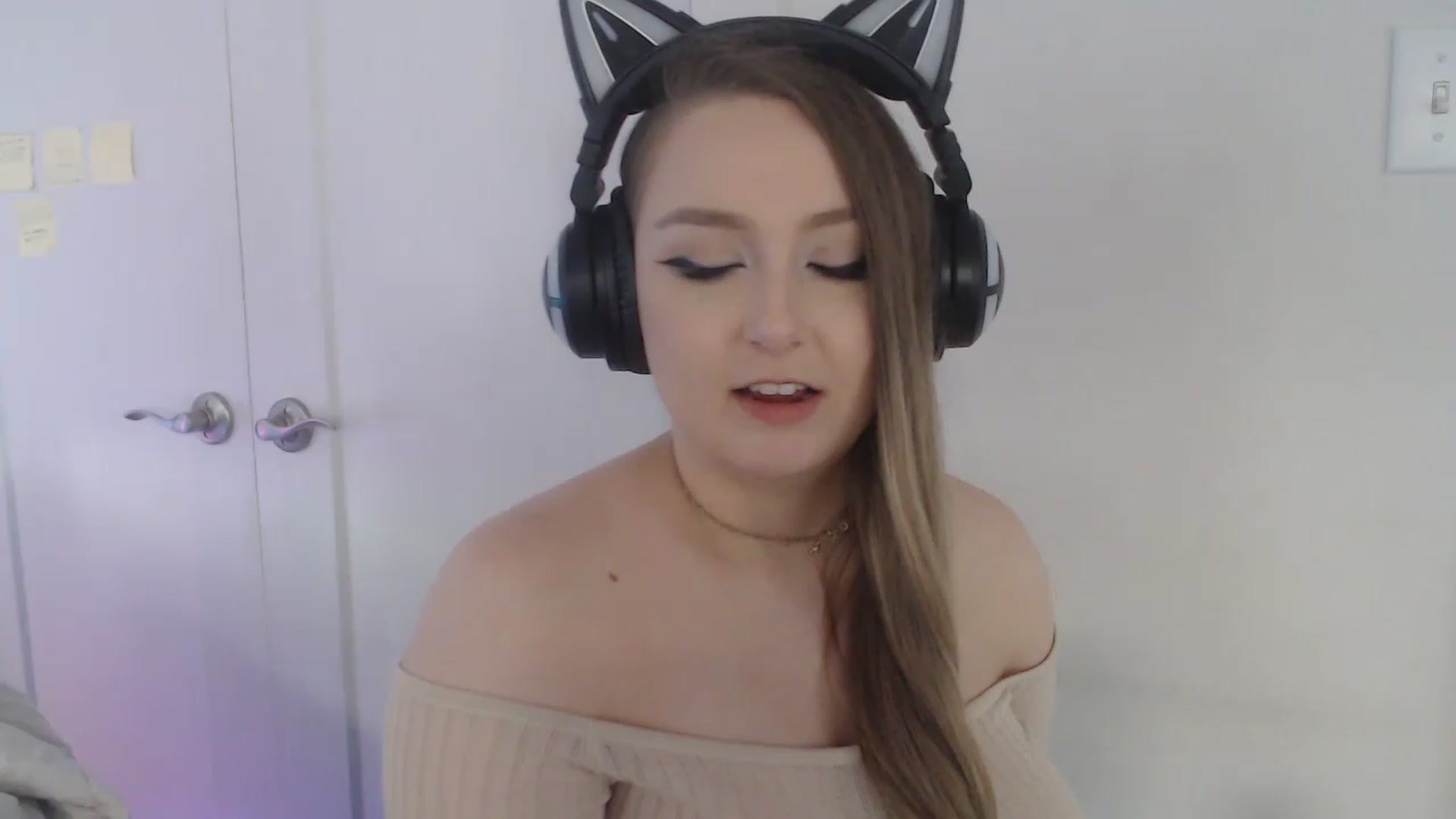 Gallery image thumbnail from LibbyxDoe's myfreecams stream on, 04/16/2023, 23:23 image 17 of 20