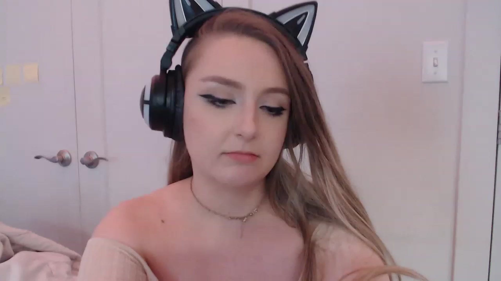 Gallery image thumbnail from LibbyxDoe's myfreecams stream on, 04/17/2023, 24:15 image 20 of 20