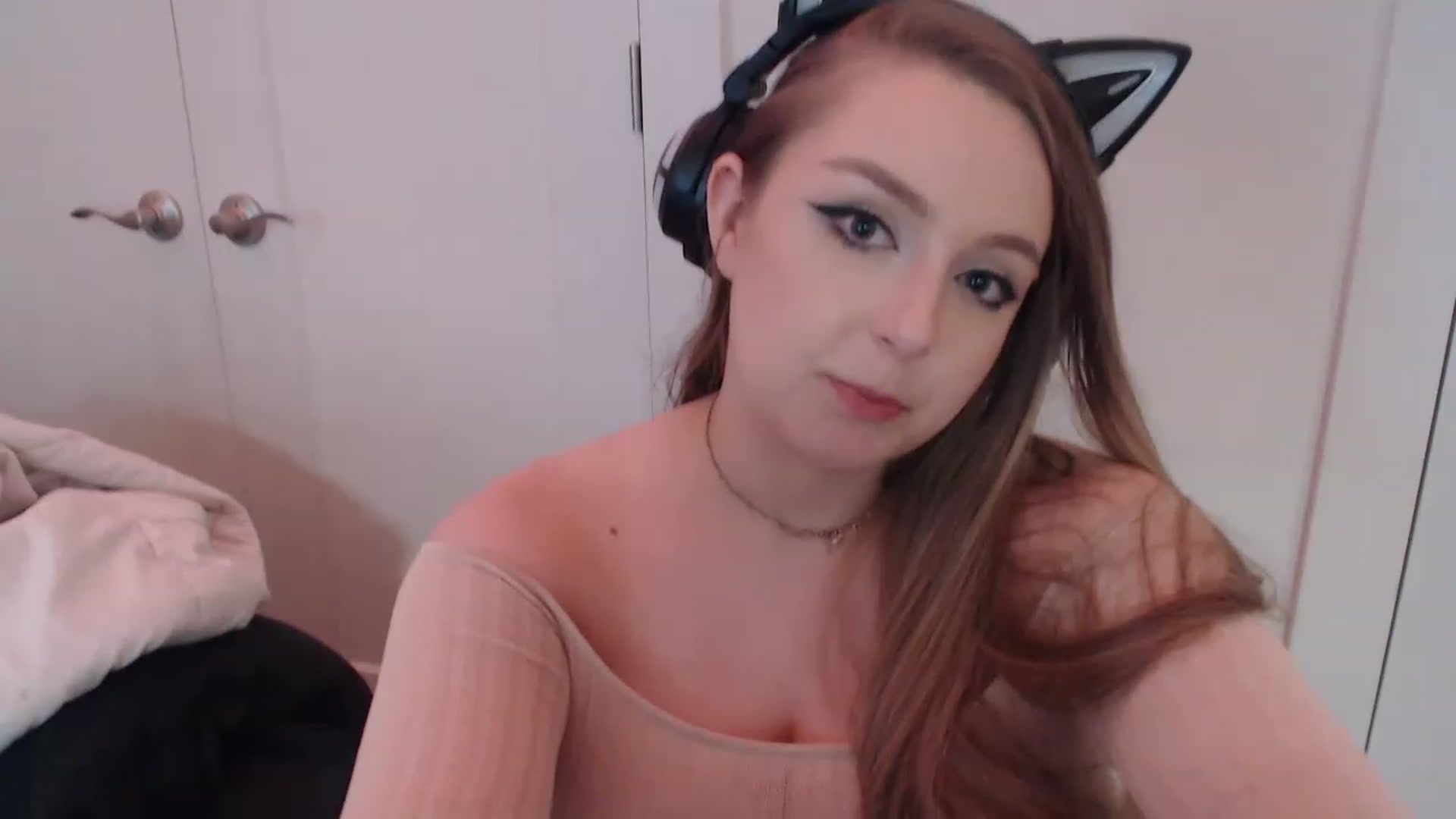 Gallery image thumbnail from LibbyxDoe's myfreecams stream on, 04/17/2023, 24:48 image 14 of 20