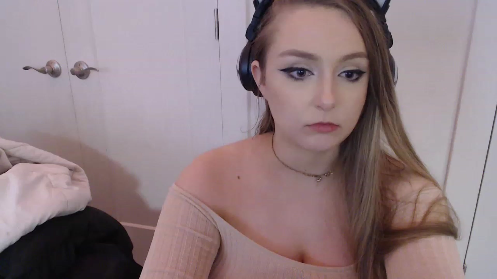Gallery image thumbnail from LibbyxDoe's myfreecams stream on, 04/17/2023, 24:48 image 18 of 20
