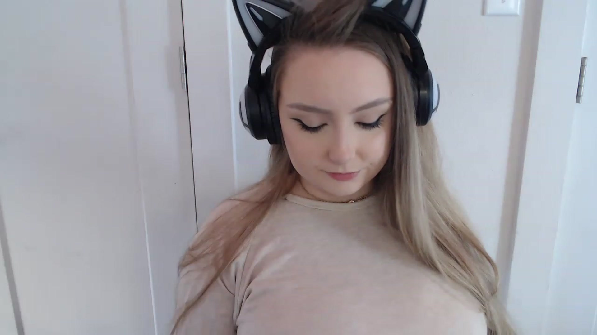 Gallery image thumbnail from LibbyxDoe's myfreecams stream on, 04/19/2023, 13:46 image 13 of 20