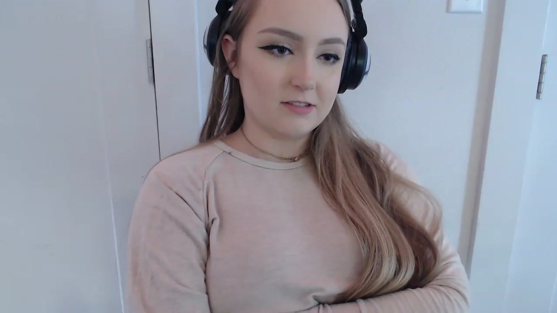 Gallery image thumbnail from LibbyxDoe's myfreecams stream on, 04/19/2023, 13:46 image 8 of 20