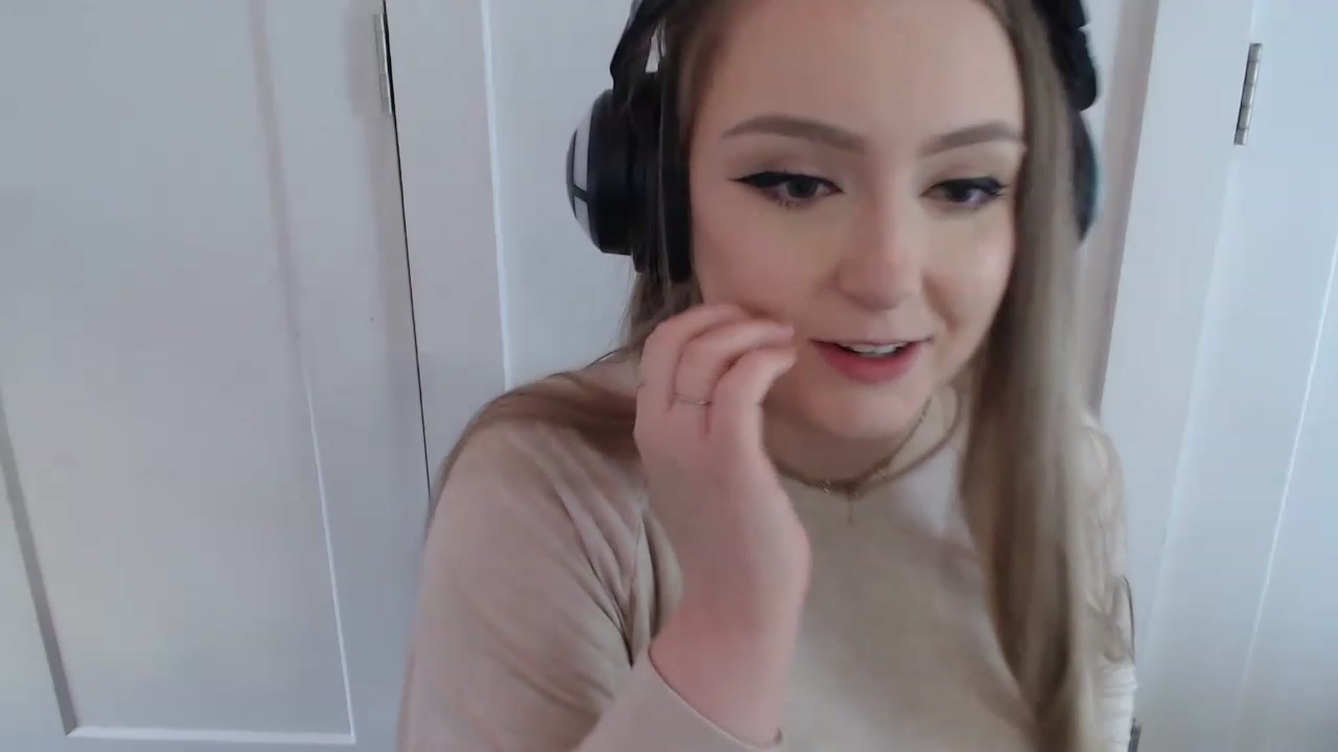 Gallery image thumbnail from LibbyxDoe's myfreecams stream on, 04/19/2023, 13:46 image 19 of 20