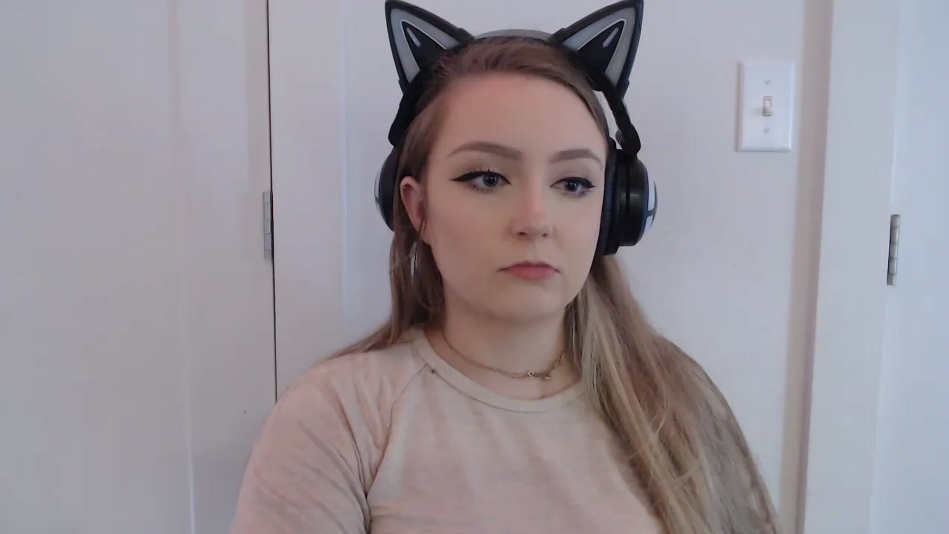 Gallery image thumbnail from LibbyxDoe's myfreecams stream on, 04/19/2023, 13:46 image 6 of 20