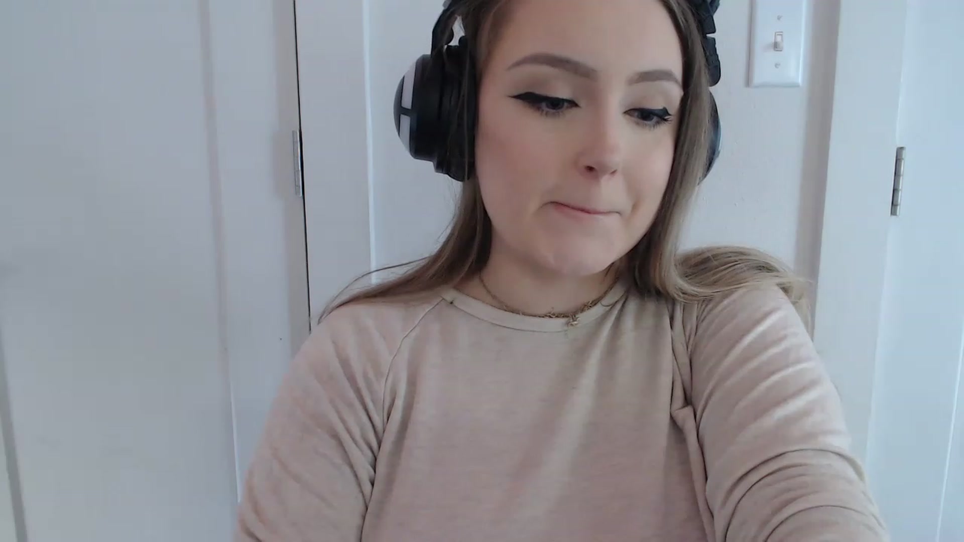 Gallery image thumbnail from LibbyxDoe's myfreecams stream on, 04/19/2023, 13:46 image 17 of 20