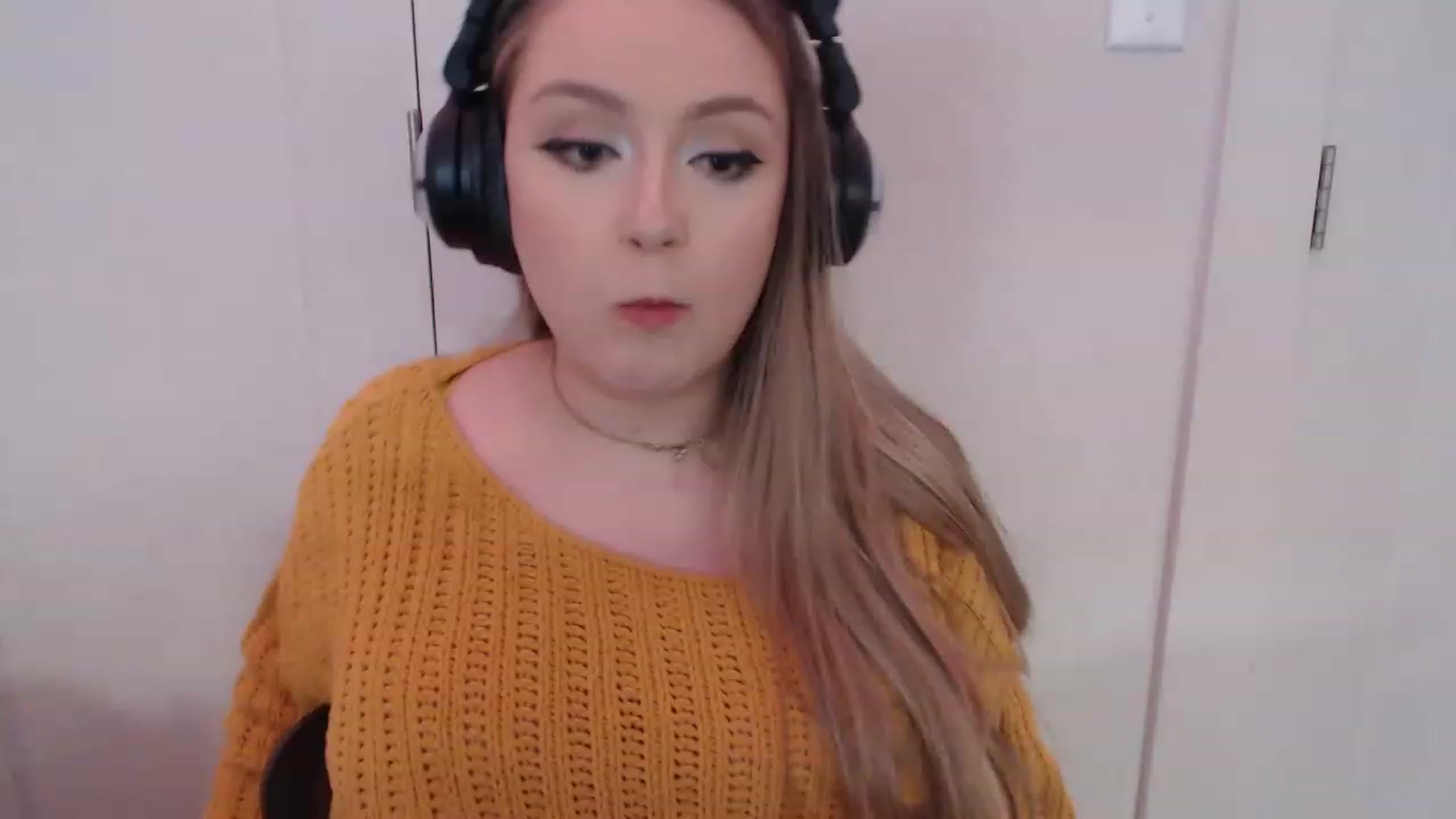Gallery image thumbnail from LibbyxDoe's myfreecams stream on, 04/20/2023, 07:42 image 17 of 20