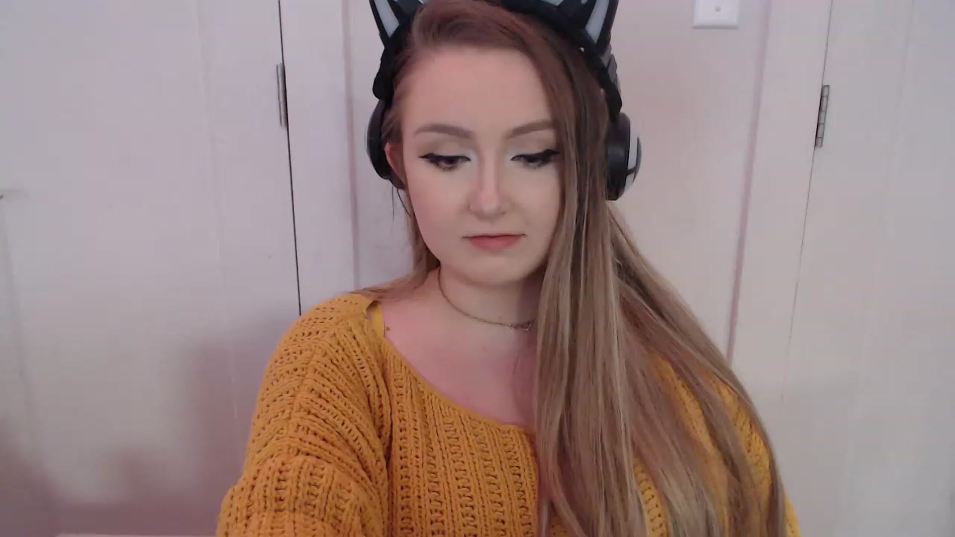 Gallery image thumbnail from LibbyxDoe's myfreecams stream on, 04/20/2023, 08:32 image 14 of 20