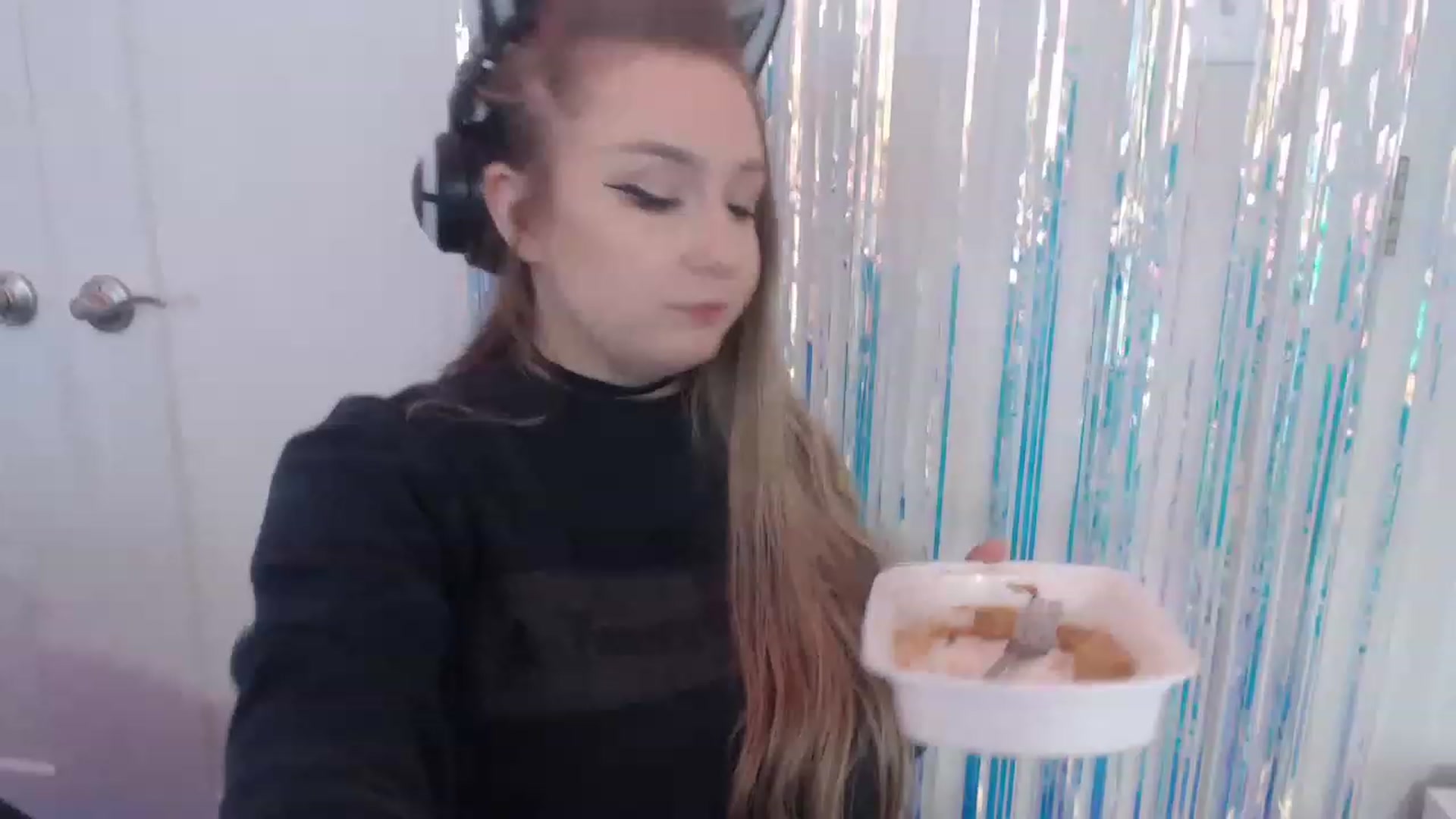 Gallery image thumbnail from LibbyxDoe's myfreecams stream on, 05/08/2023, 12:50 image 15 of 20
